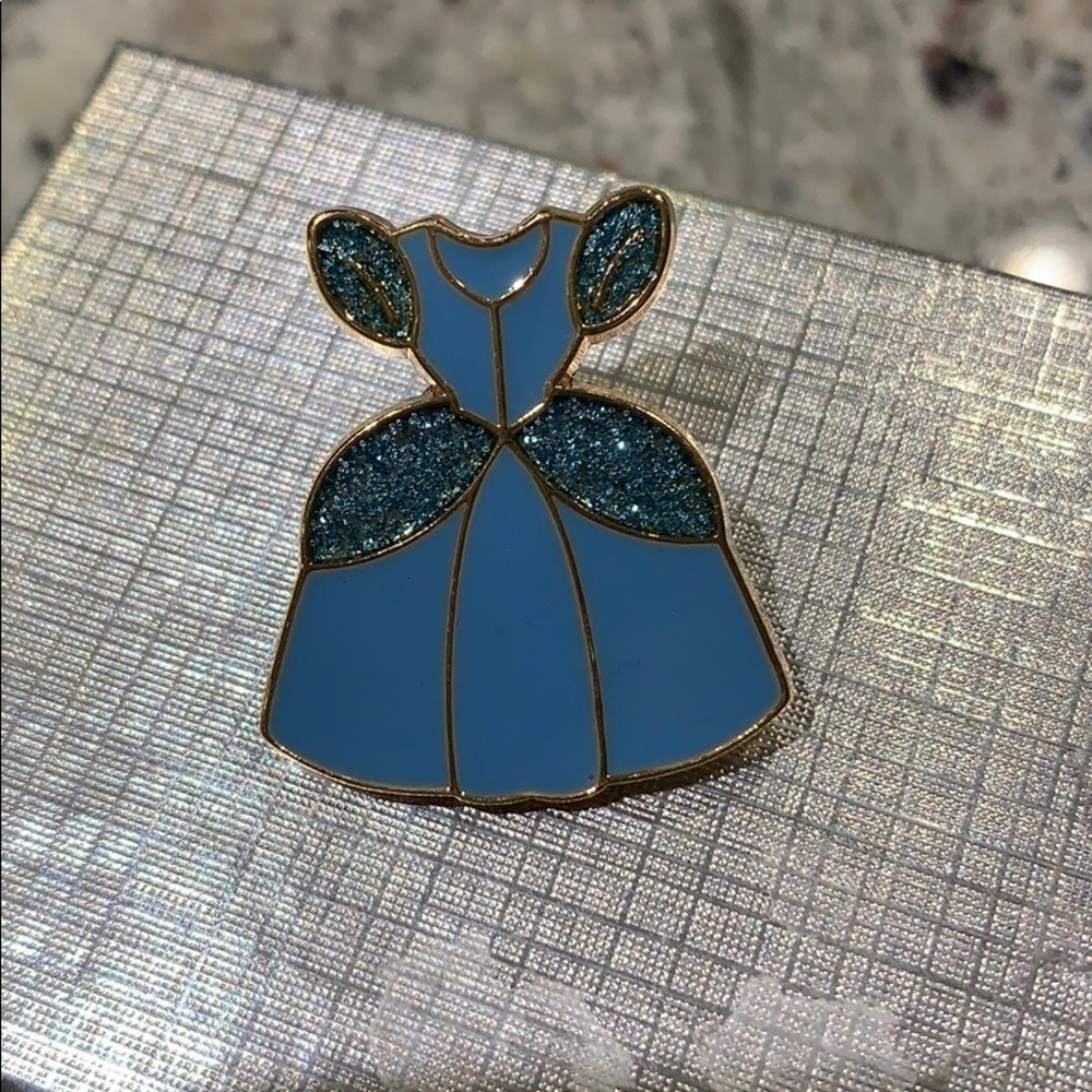Boxlunch Cinderella Pin